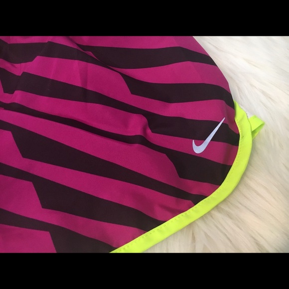 Nike Dri Fit Women’s Purple Striped Shorts L - Picture 2 of 4